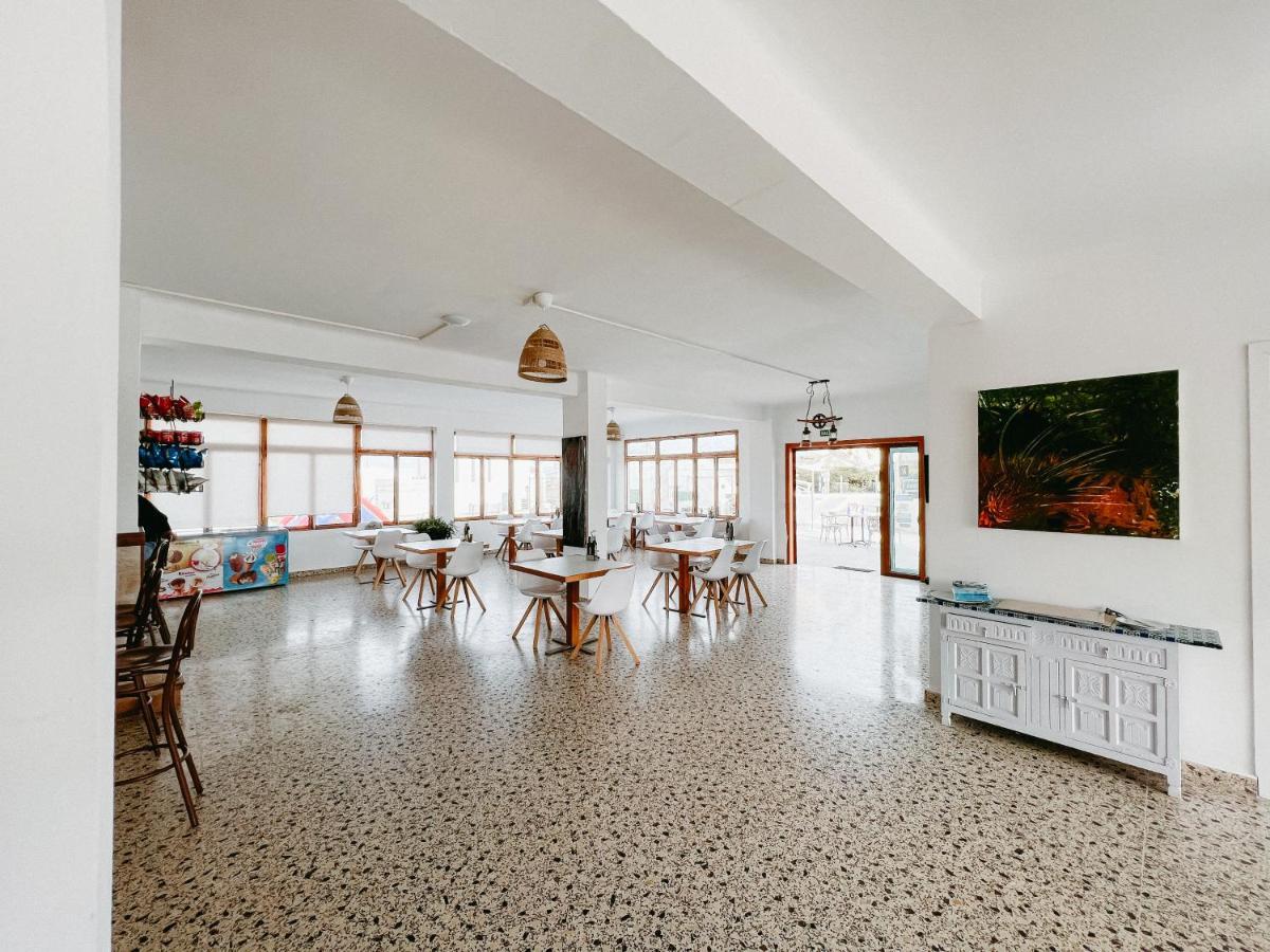 Hostal Cala Llombards Exteriör bild