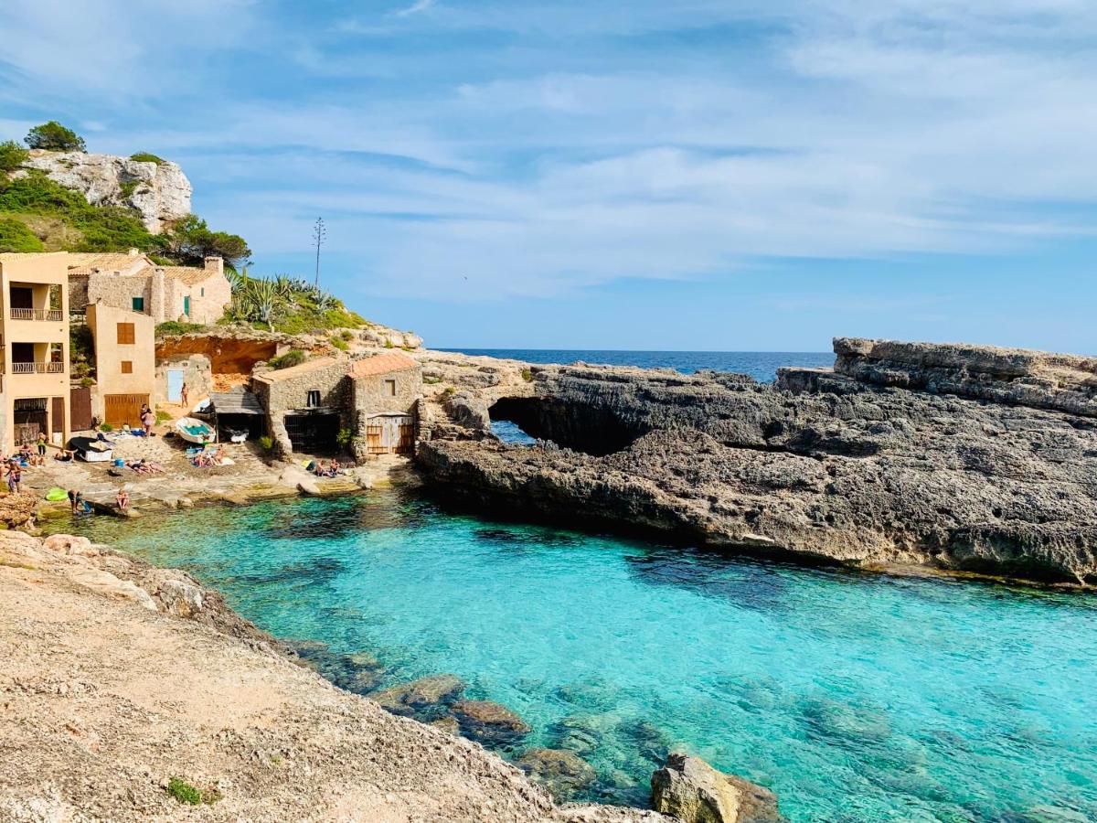Hostal Cala Llombards Exteriör bild