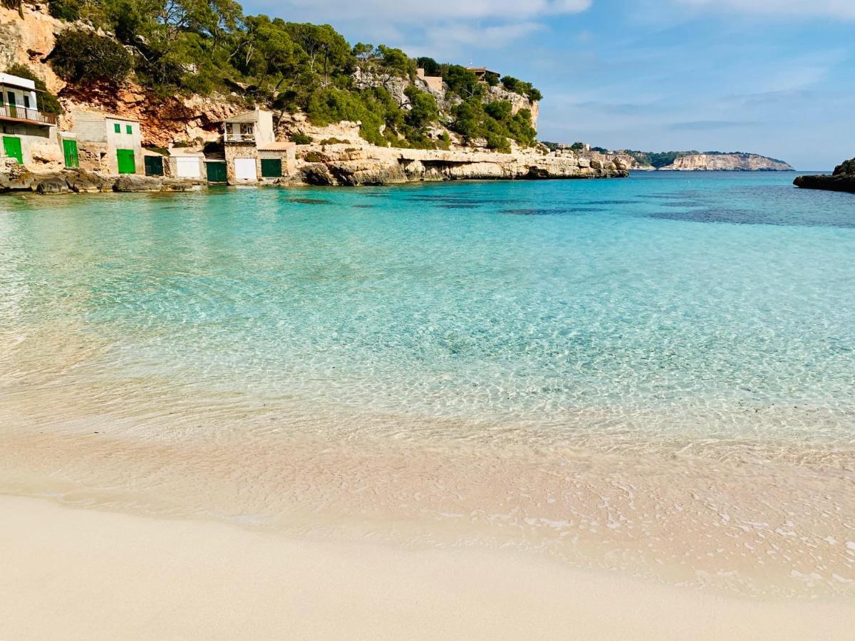 Hostal Cala Llombards Exteriör bild