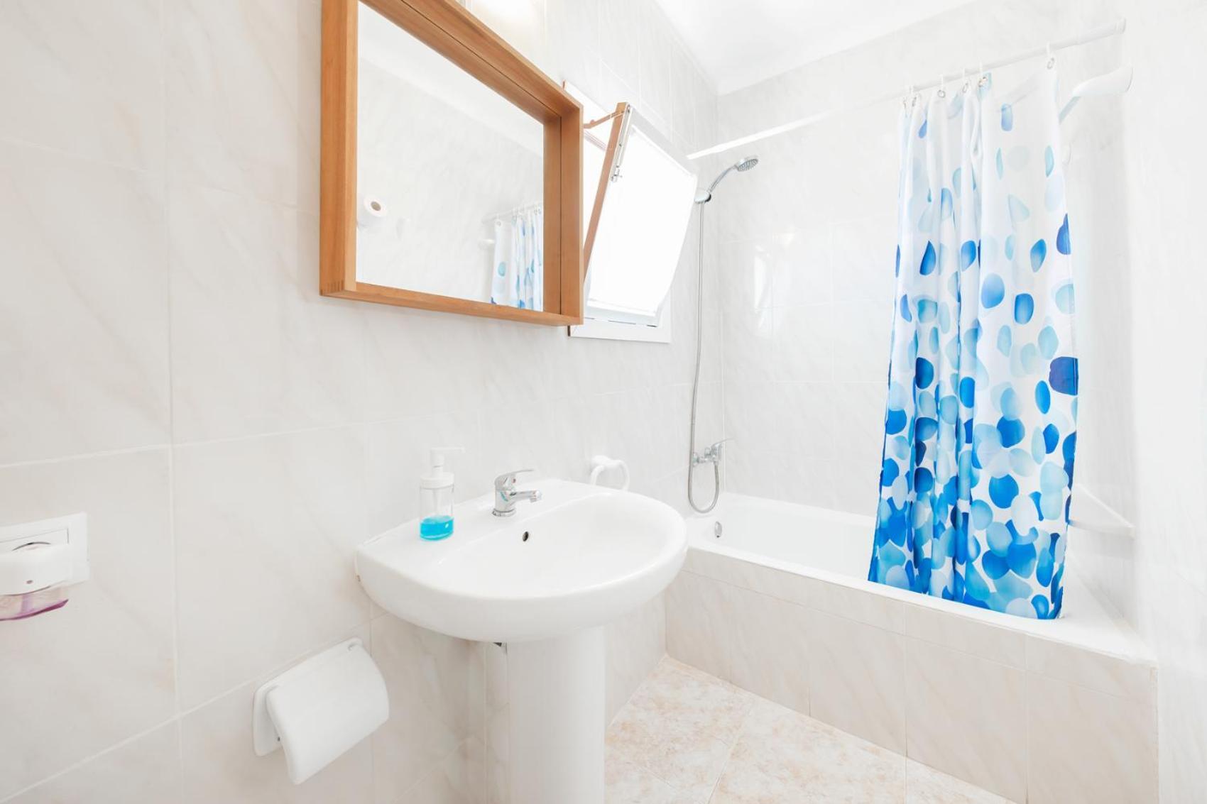 Hostal Cala Llombards Exteriör bild