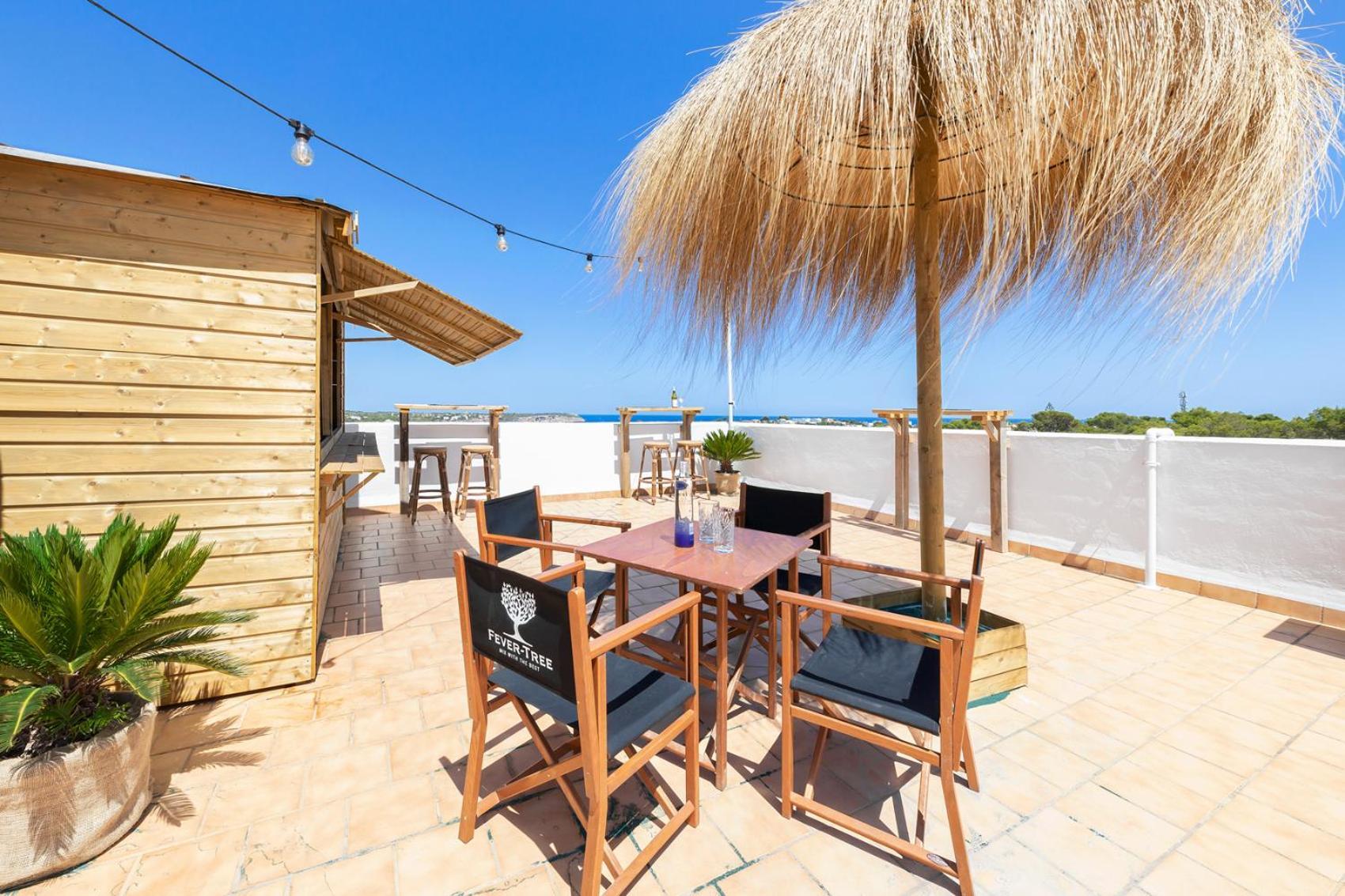 Hostal Cala Llombards Exteriör bild