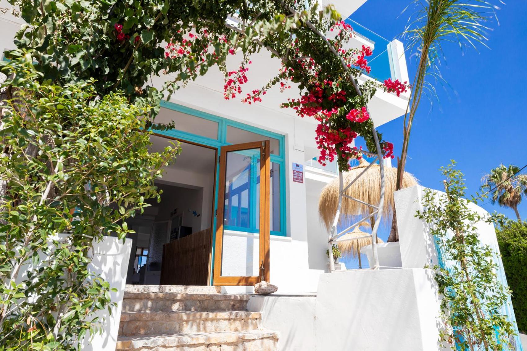 Hostal Cala Llombards Exteriör bild